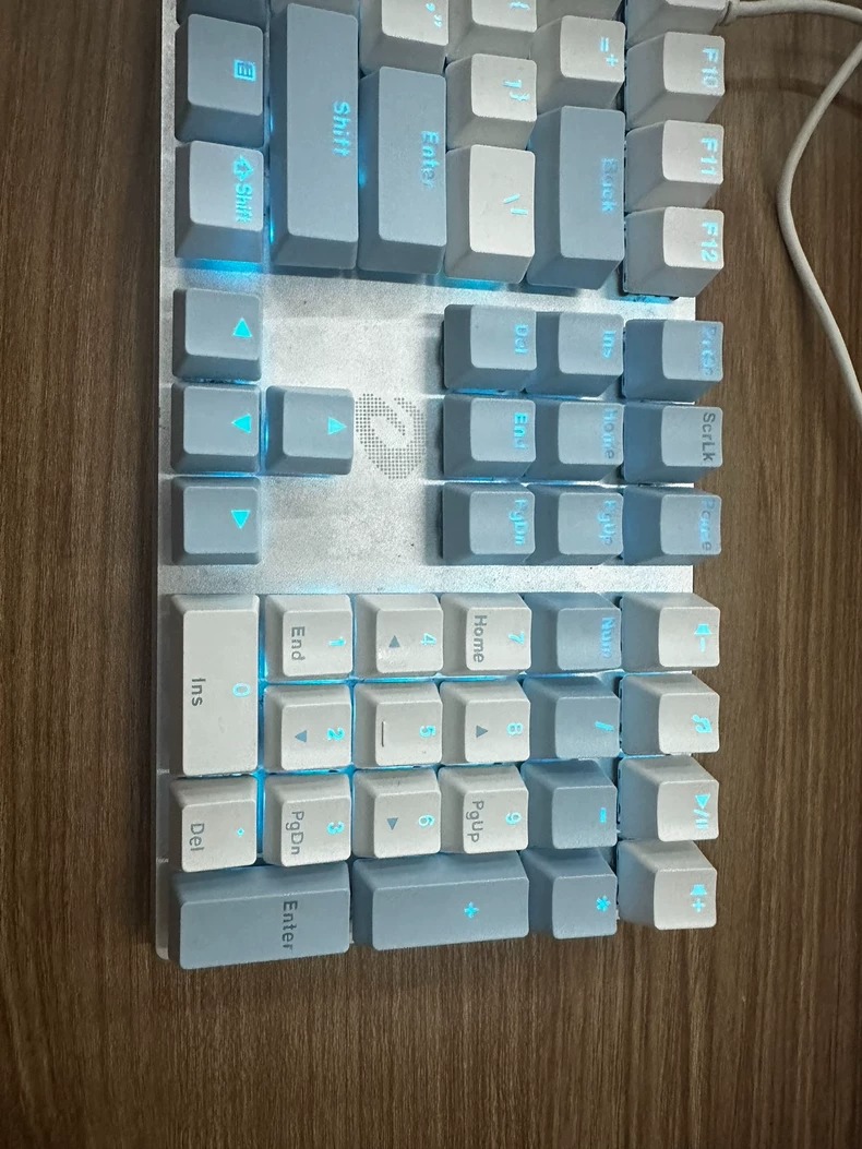 达尔优游戏办公机械键盘 108键 青轴 敲击声音很好听 自用平时很少使用用不太到很新 可以打游戏 官方旗舰店正品 159购入,想要的来,包邮出 达尔优游戏办公机械键盘 108键 青轴 敲击声音很好听 自用平时很少使用用不太到很新 可以打游戏 官方旗舰店正品 159购入,想要的来,包邮出